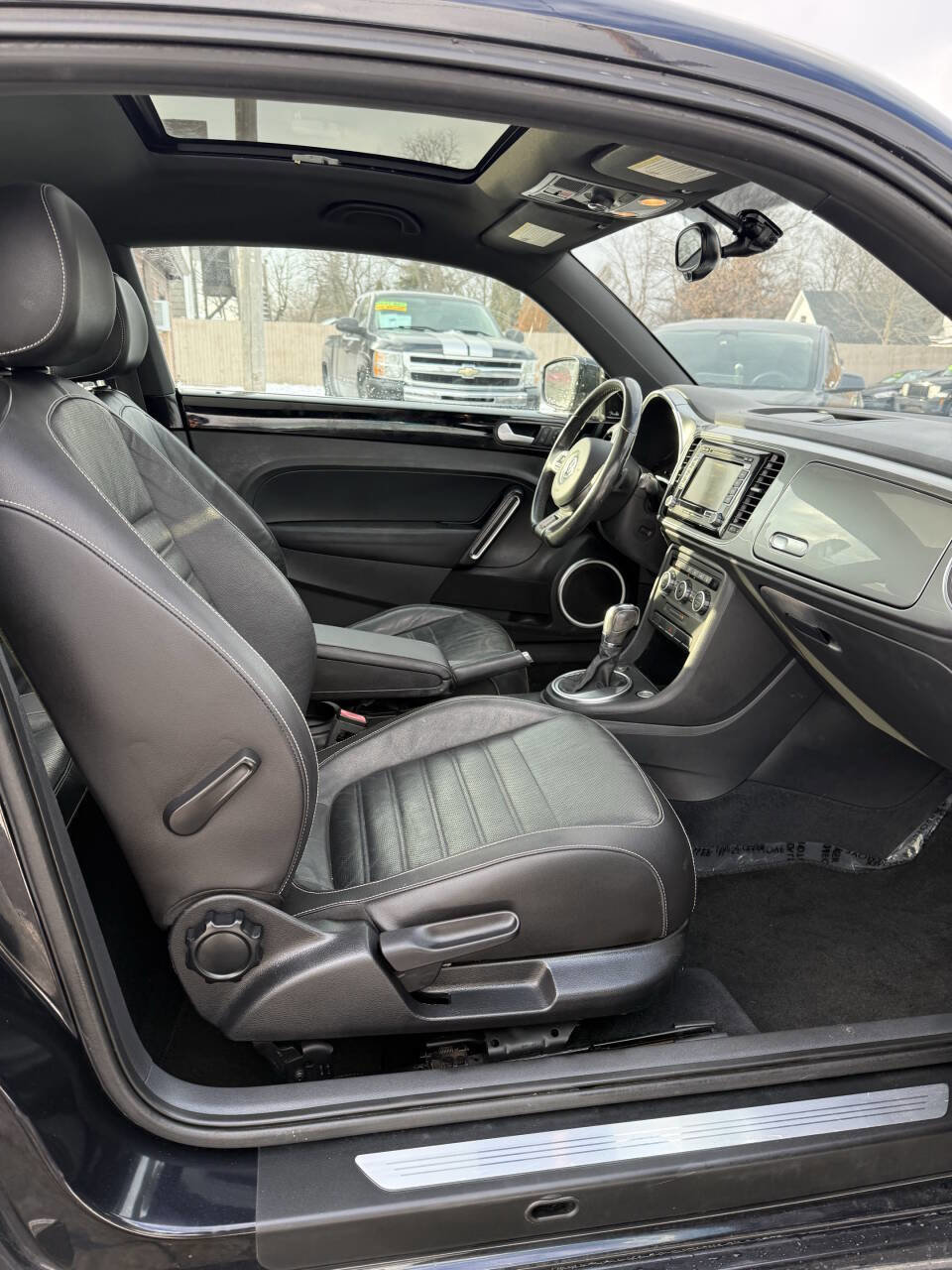 Used 2014 Volkswagen Beetle TDI image 9