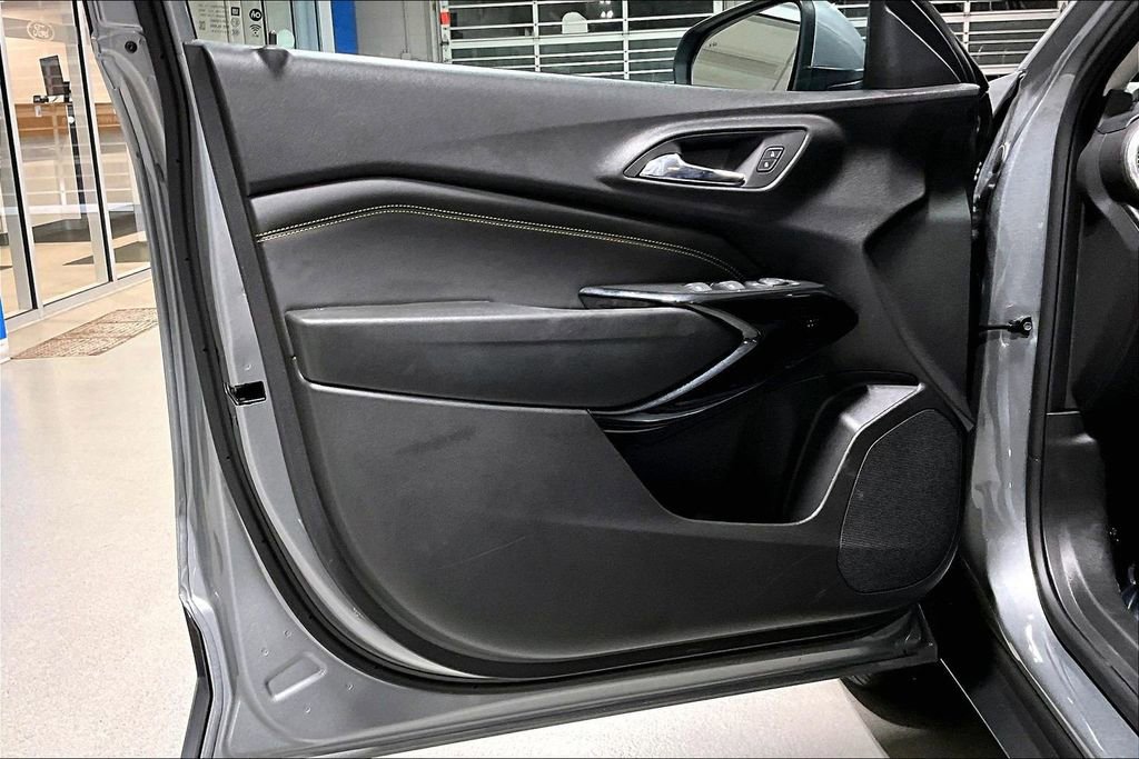 Used 2025 Chevrolet Trax LT w/ Driver Confidence Package image 21