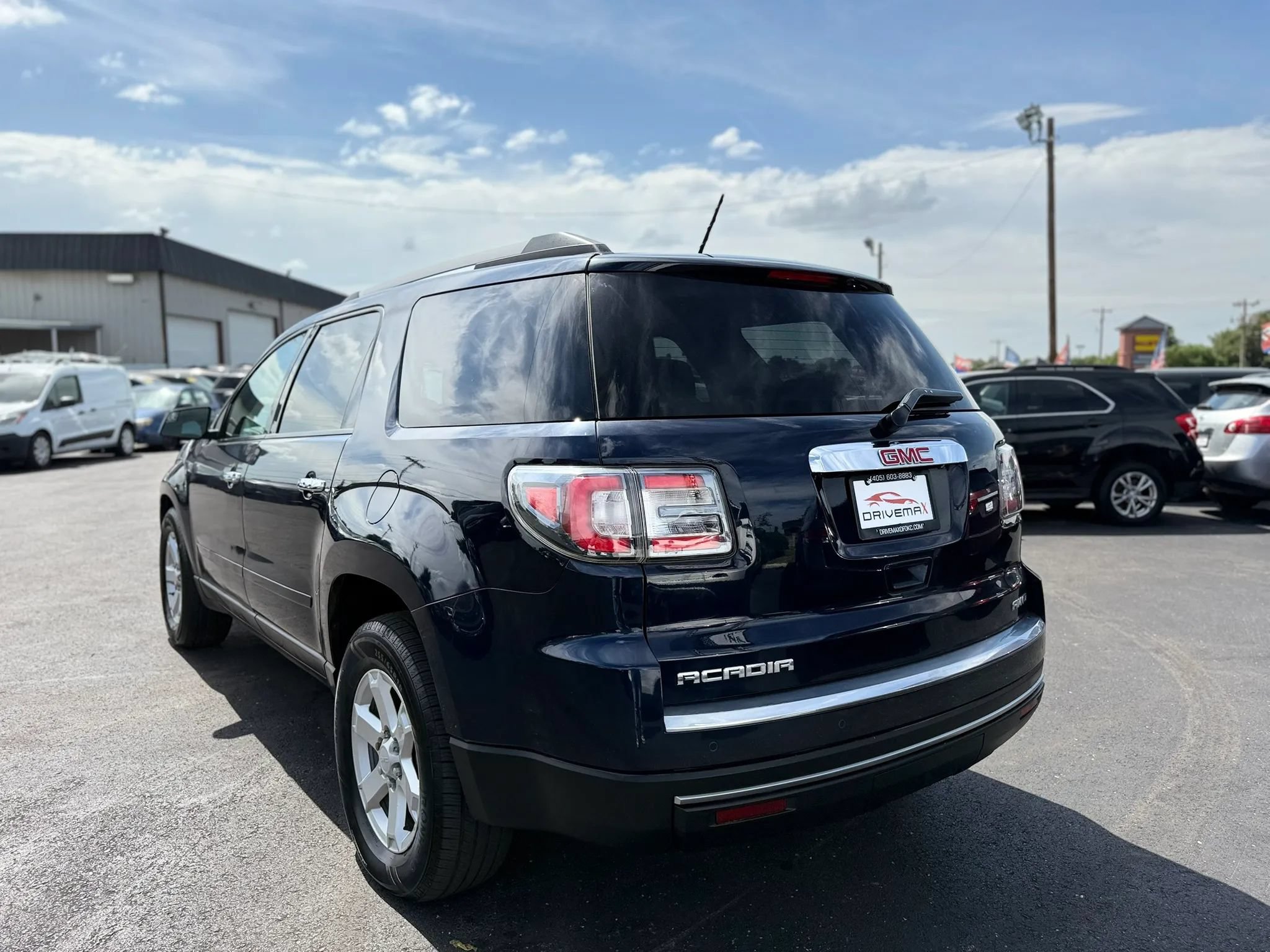 Used 2015 GMC Acadia SLE AWD/4WD image 11