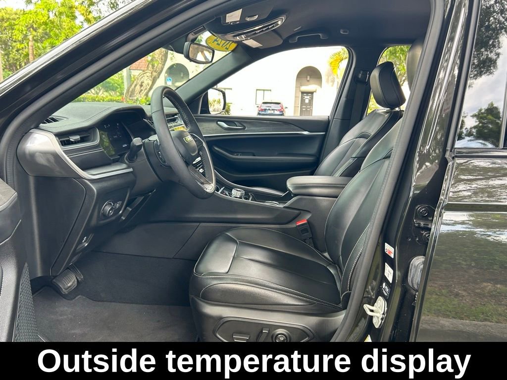 Certified 2024 Jeep Grand Cherokee Limited w/ Black Appearance Package image 18