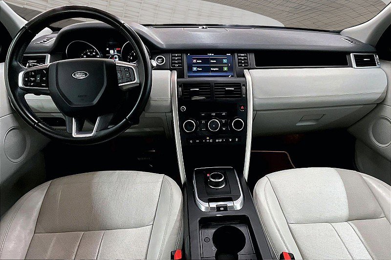 Used 2018 Land Rover Discovery Sport HSE image 15