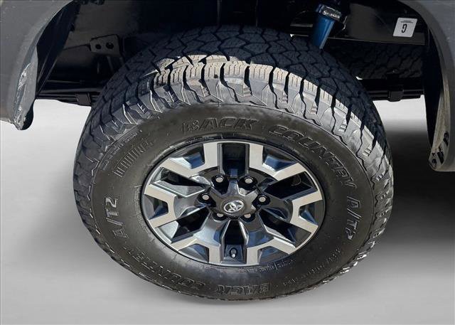 Used 2017 Toyota Tacoma TRD Off-Road w/ Premium & Technology Package image 9