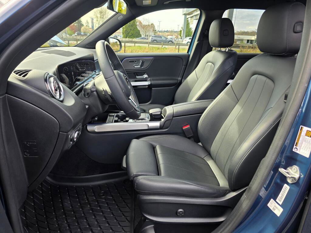 Used 2023 Mercedes-Benz GLB 250 4MATIC w/ Premium Package image 13
