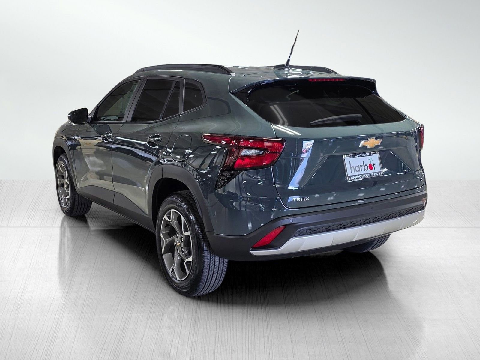 New 2026 Chevrolet Trax LT w/ Driver Confidence Package FWD image 5