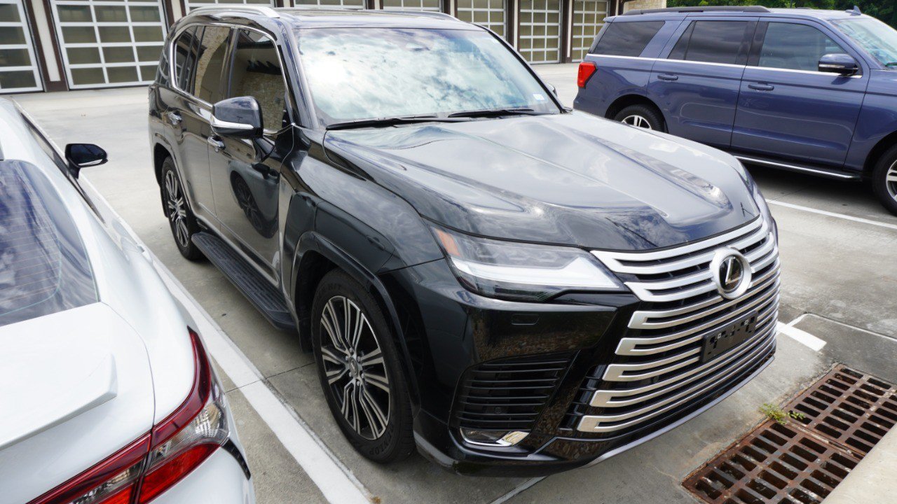 Certified 2026 Lexus LX 600 4WD w/ Accessory Package (Z1) image 3