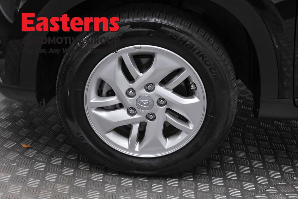 Used 2025 Hyundai Venue SE image 32