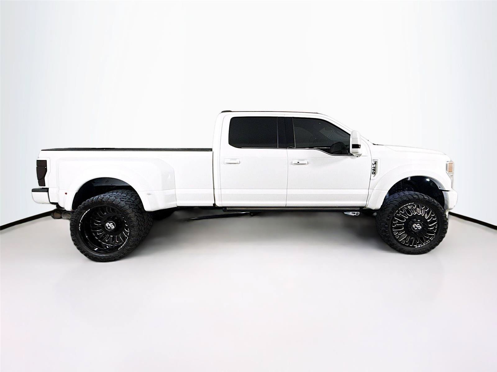 Used 2022 Ford F450 Platinum w/ FX4 Off-Road Package AWD/4WD image 31