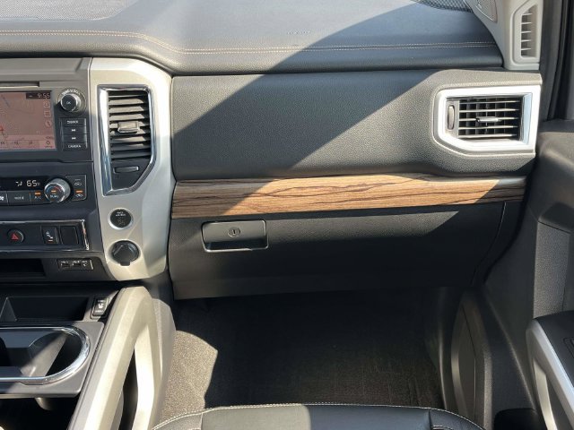 Used 2019 Nissan Titan SL RWD image 18
