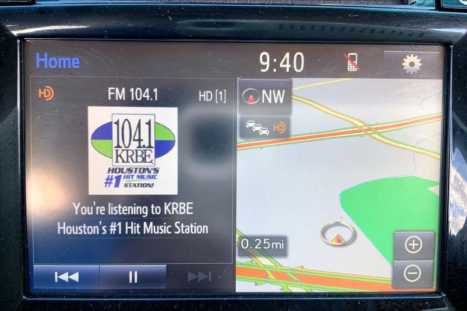 Used 2017 Toyota Camry XLE w/ Moonroof Package FWD image 35