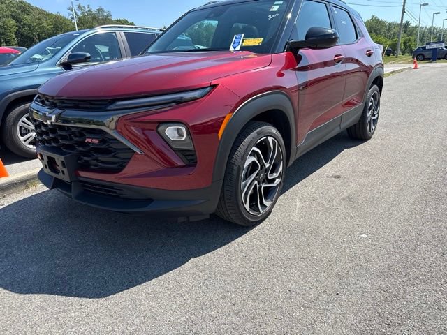 Used 2025 Chevrolet TrailBlazer RS w/ Convenience Package AWD/4WD image 2