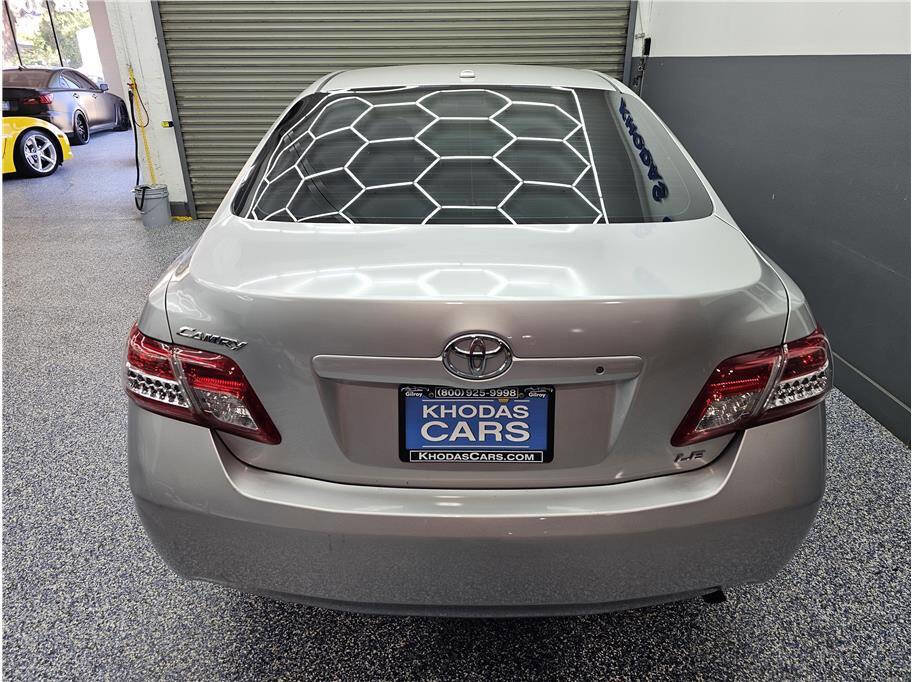Used 2011 Toyota Camry LE FWD image 4