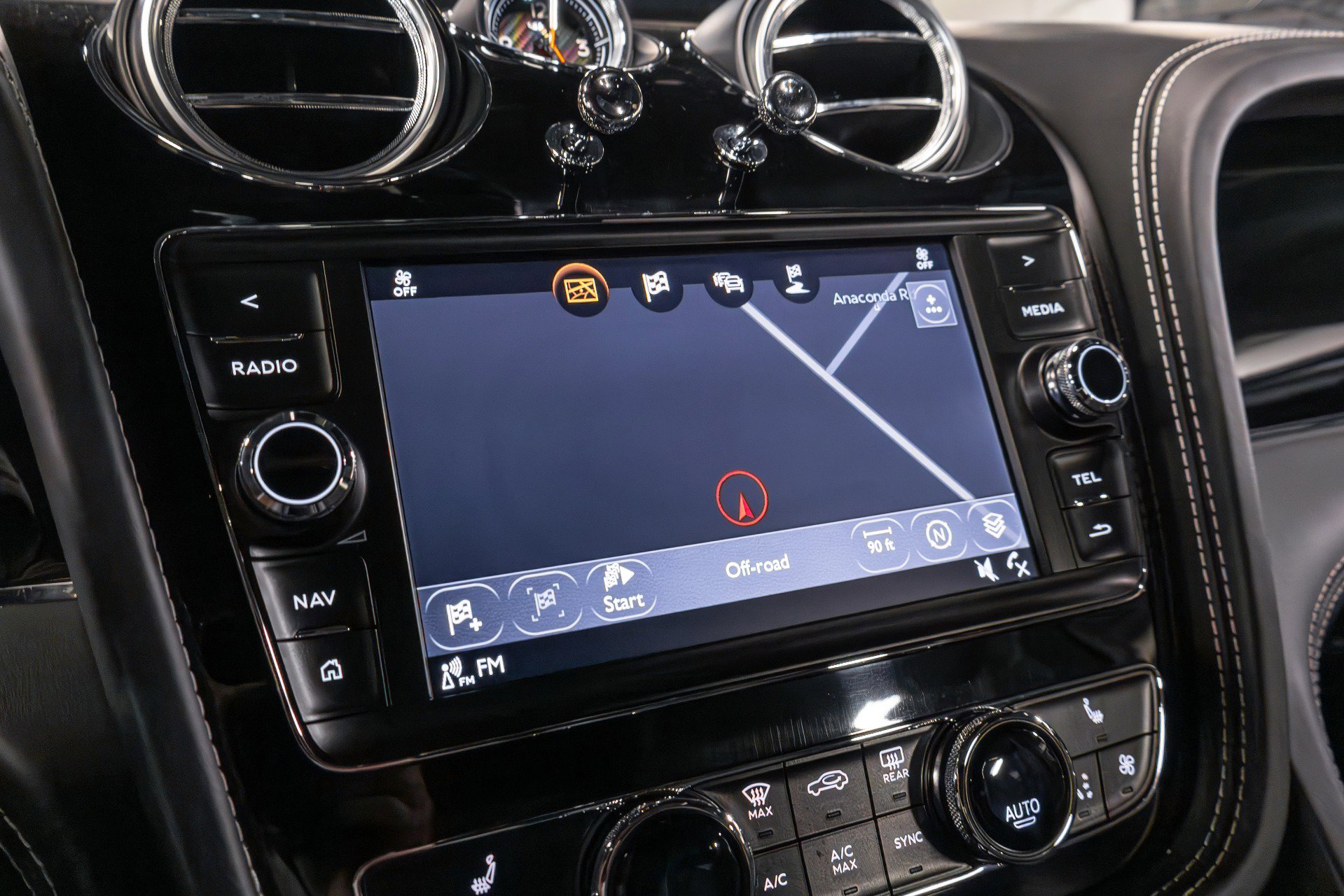 Used 2017 Bentley Bentayga Activity image 11