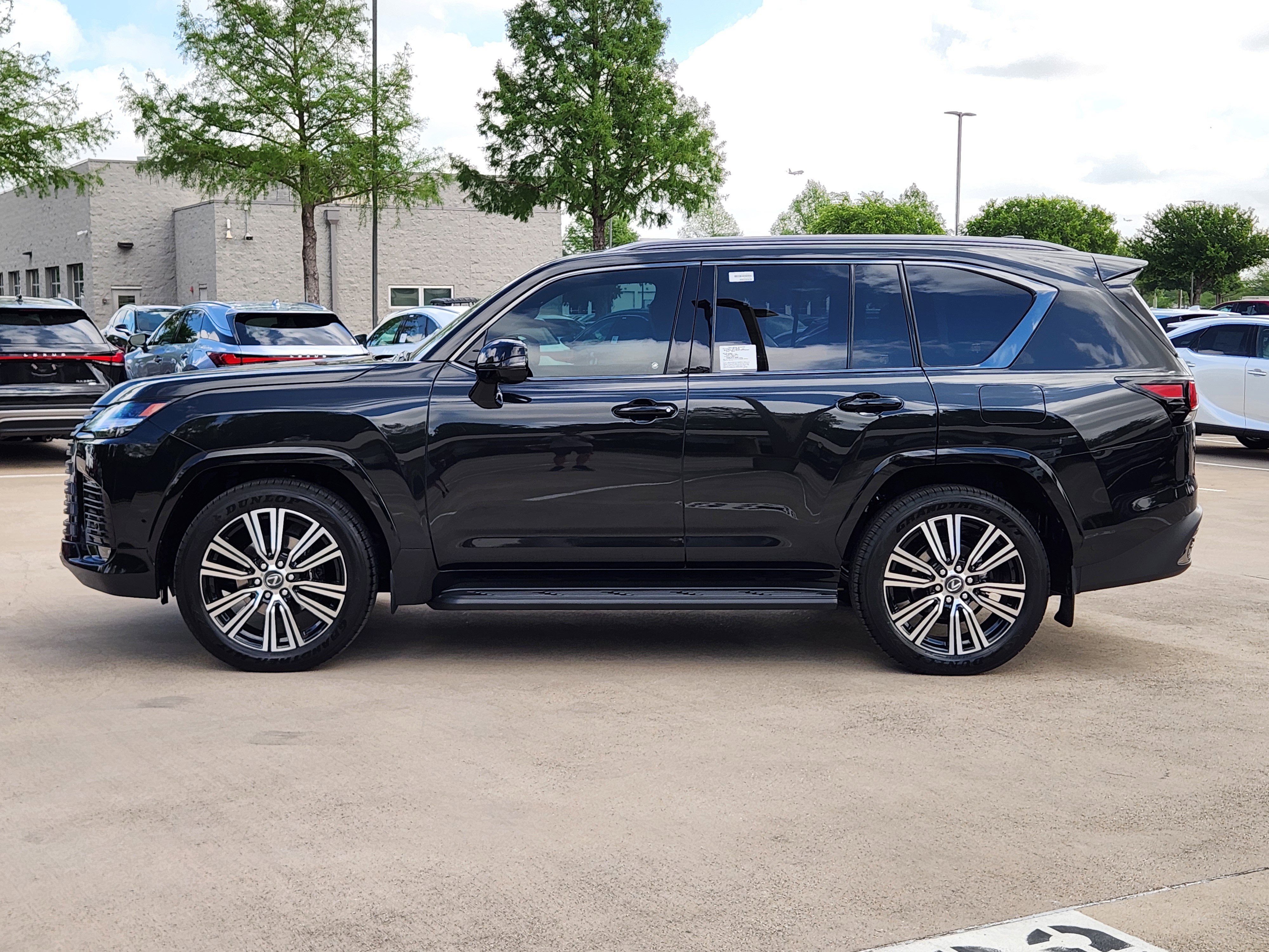 New 2026 Lexus LX 700h Luxury image 3