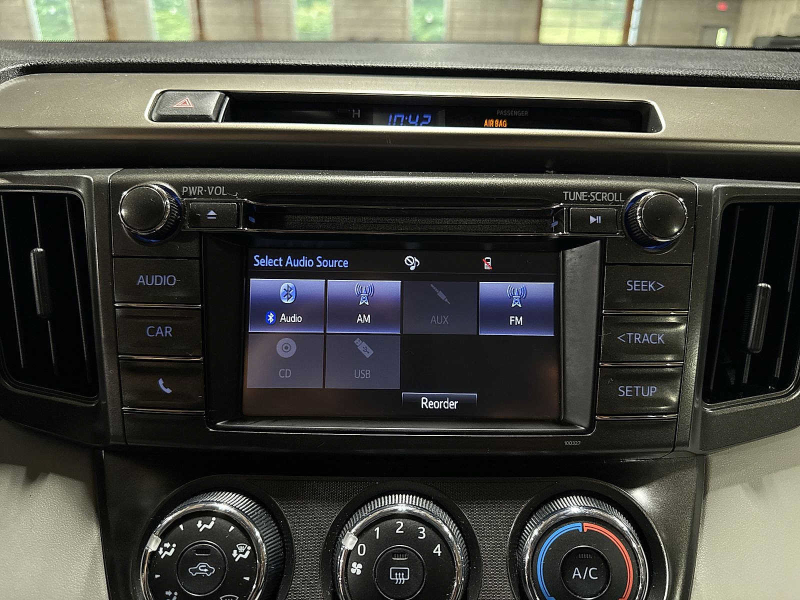 Used 2015 Toyota RAV4 LE AWD/4WD image 20