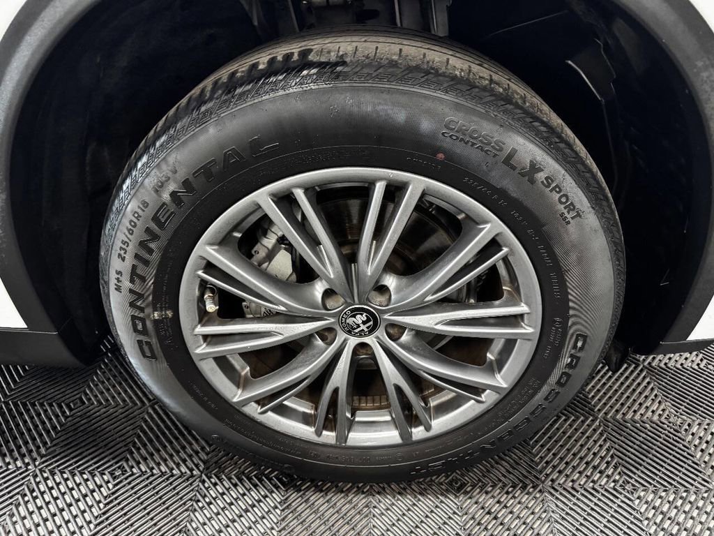 Used 2023 Alfa Romeo Stelvio Sprint image 18