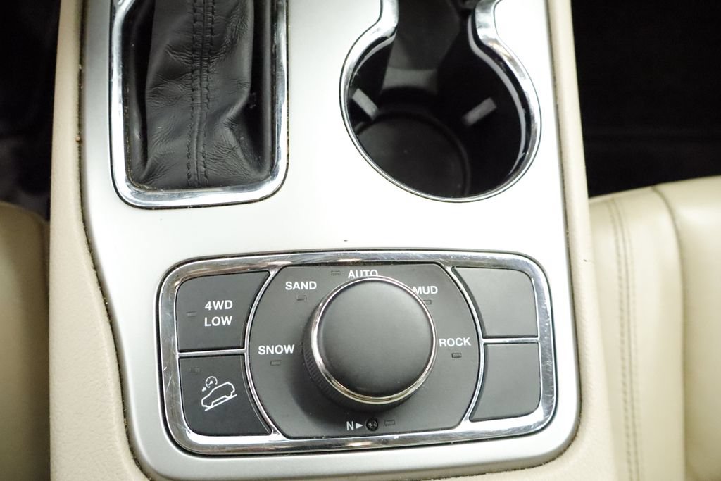 Certified 2018 Jeep Grand Cherokee Limited AWD/4WD image 32