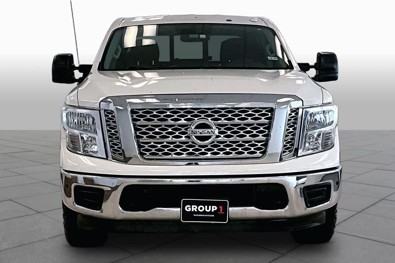 Used 2018 Nissan Titan SV w/ SV Convenience Package AWD/4WD image 3