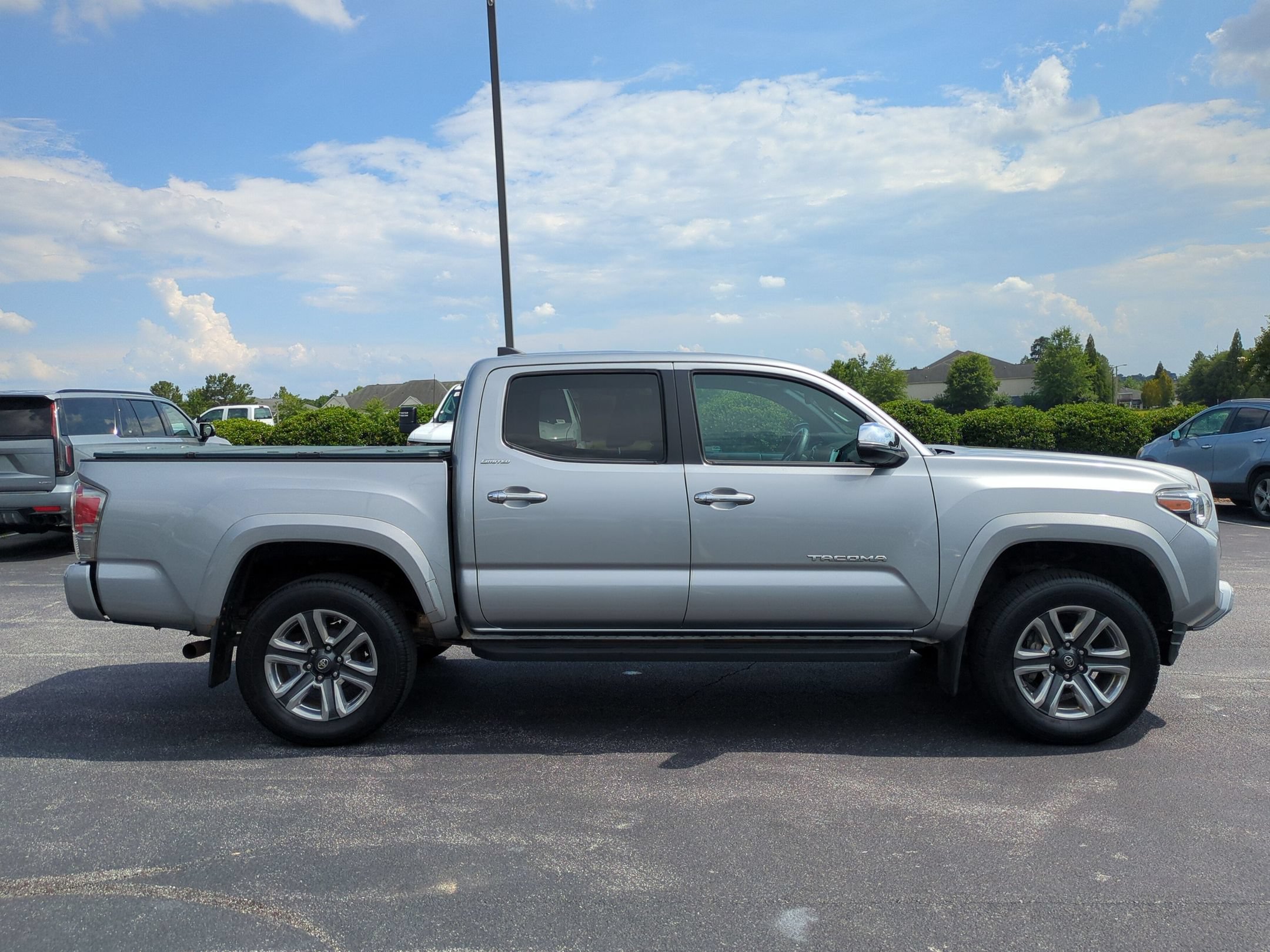 Used 2019 Toyota Tacoma Limited AWD/4WD image 11