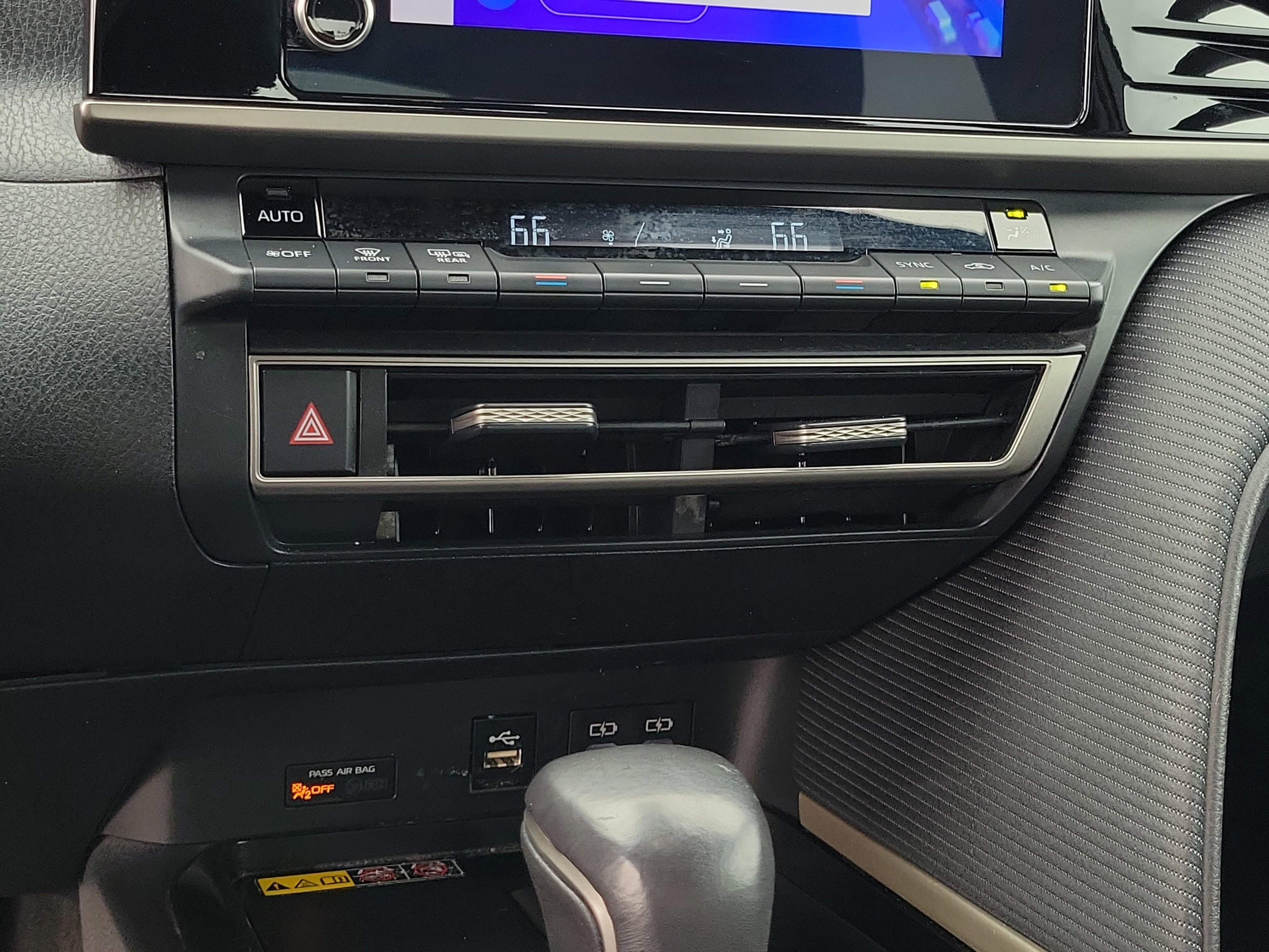 Used 2025 Toyota Camry SE FWD image 27