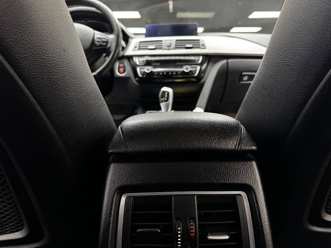 Used 2018 BMW 320i xDrive Sedan image 39