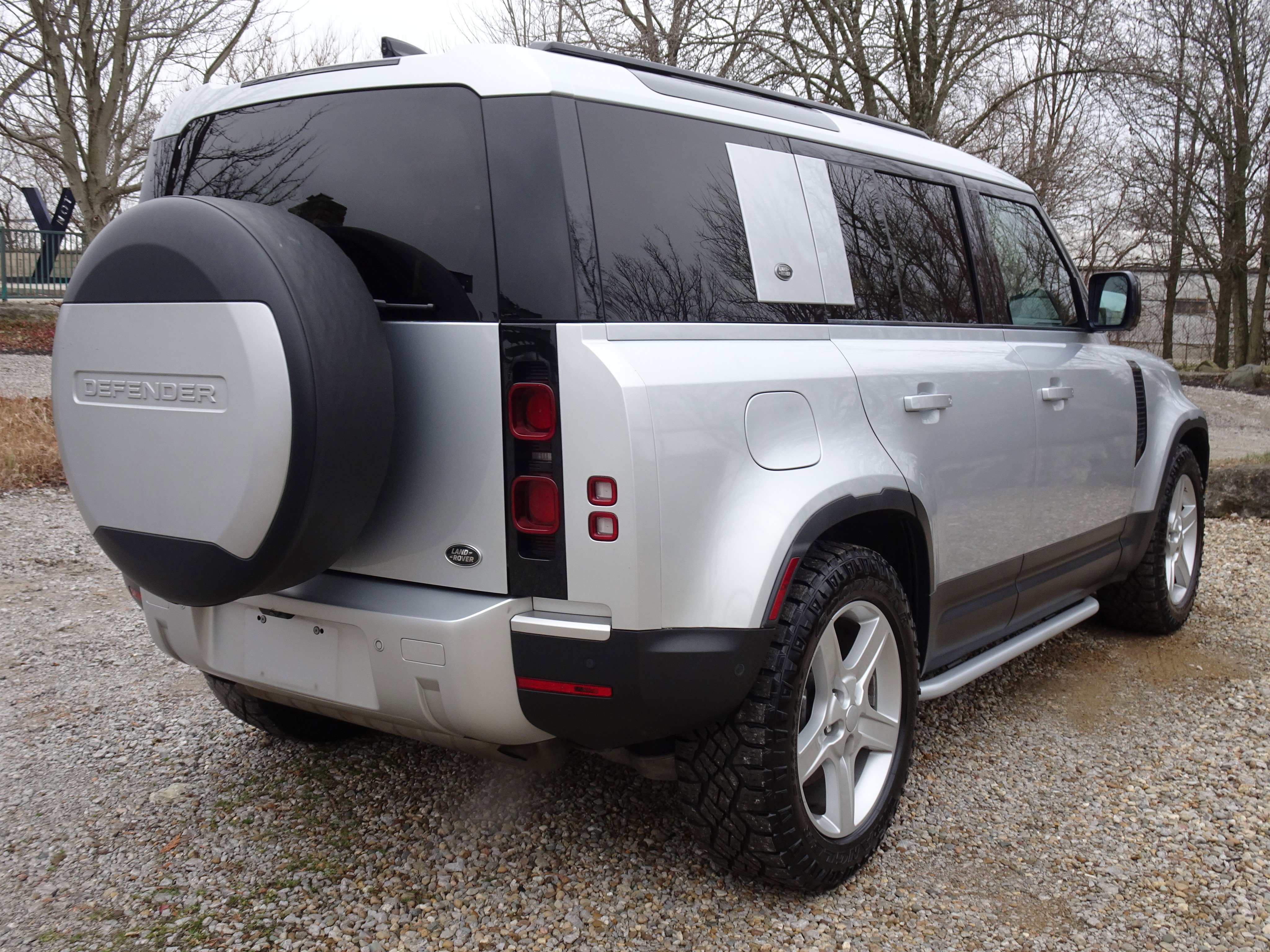 Used 2020 Land Rover Defender 110 SE image 10