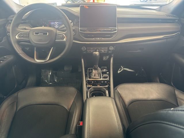 Used 2025 Jeep Compass Trailhawk AWD/4WD image 29