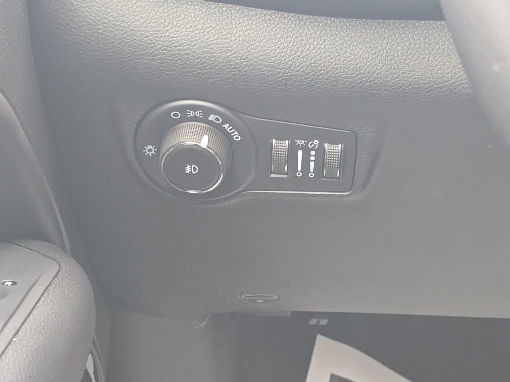 New 2026 Jeep Compass Limited image 25