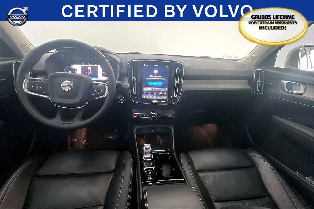 Used 2023 Volvo XC40 B4 Plus image 18