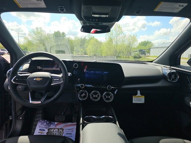 New 2025 Chevrolet Blazer EV LT AWD/4WD image 16