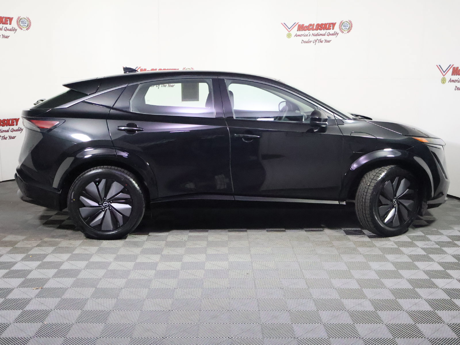 Used 2024 Nissan Ariya AWD image 3