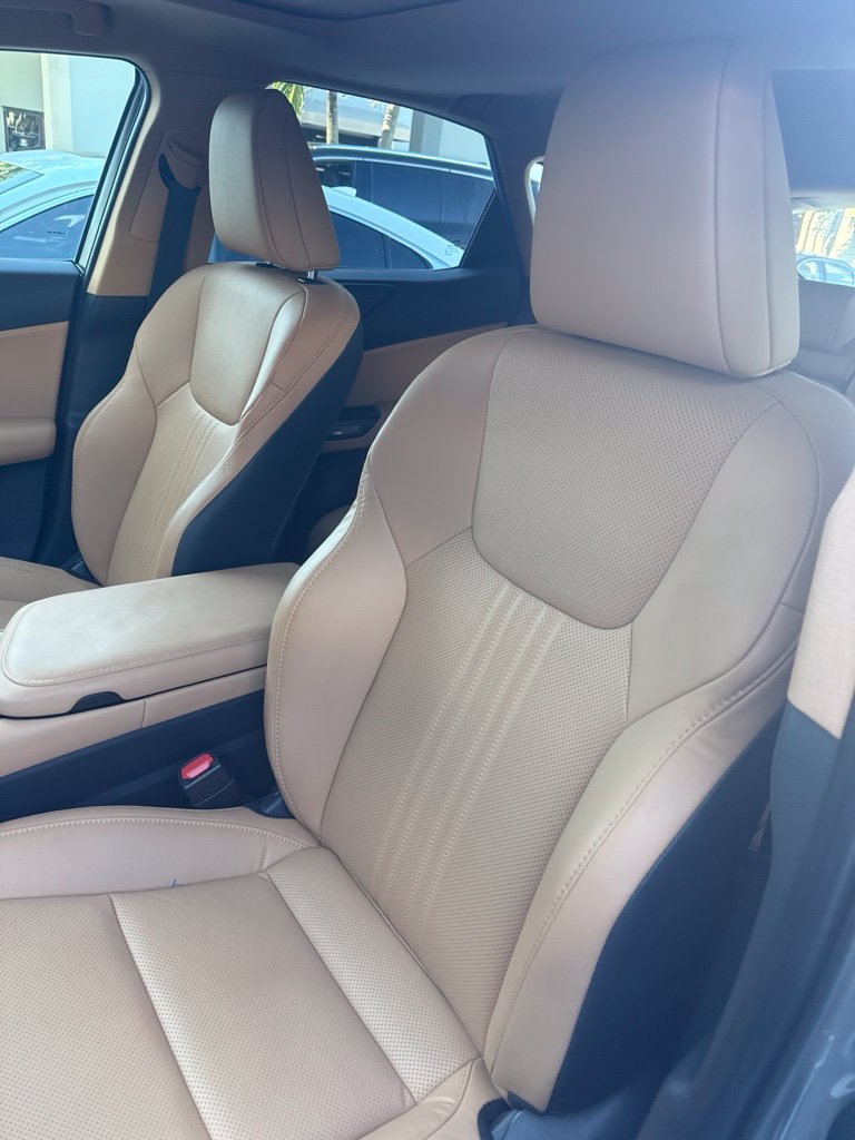 Used 2025 Lexus NX 250 FWD w/ Towing Package (2000 Lbs) image 4