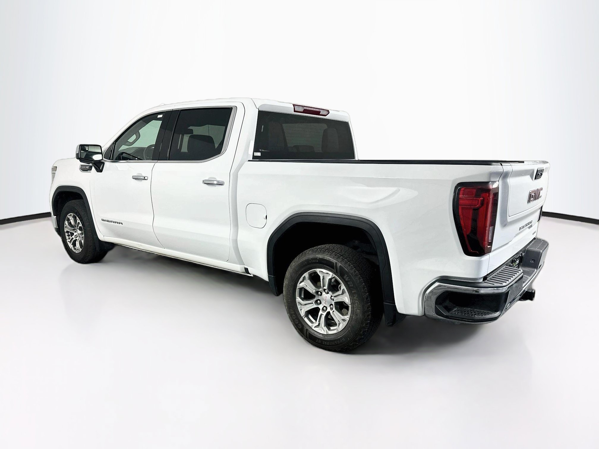 Used 2025 GMC Sierra 1500 SLT RWD image 5