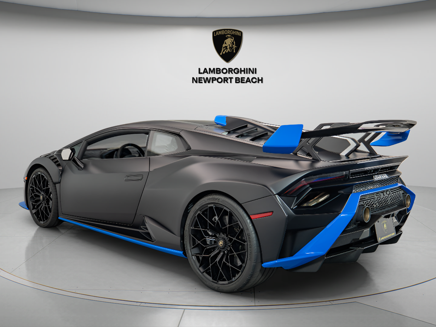 Used 2024 Lamborghini Huracan STO RWD image 4