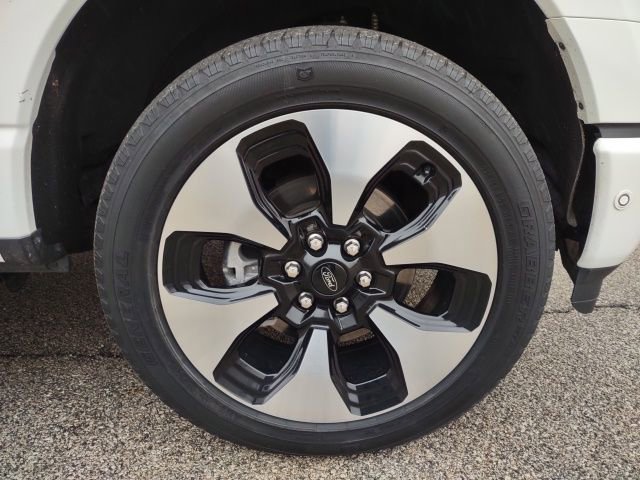 Used 2022 Ford F150 Lightning Platinum image 27