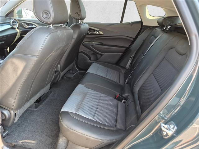 Used 2025 Chevrolet Trax LT w/ LT Convenience Package FWD image 17