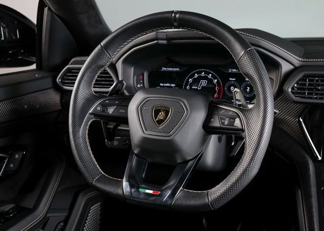 Used 2022 Lamborghini Urus image 13