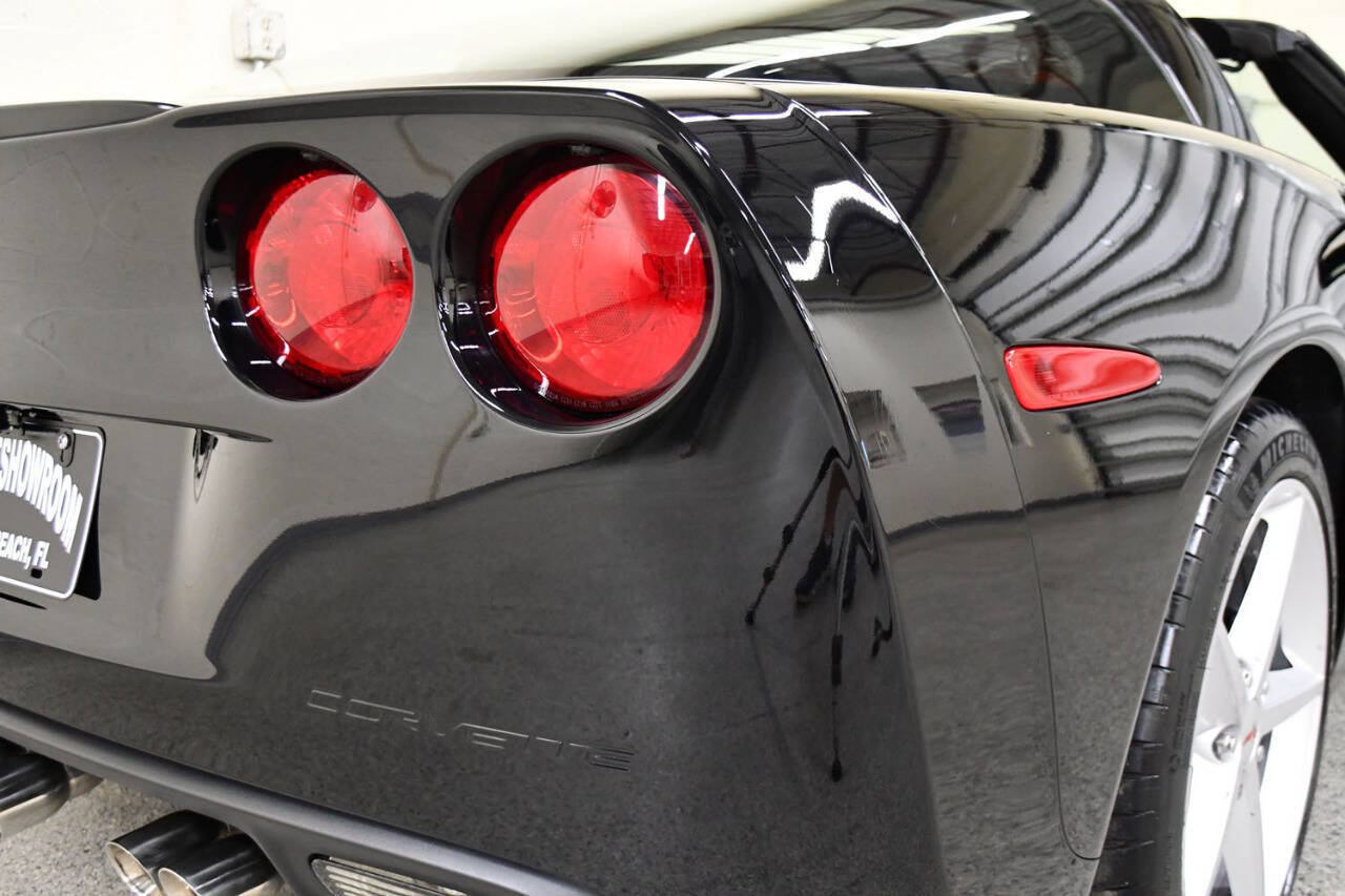 Used 2011 Chevrolet Corvette Coupe w/ 1LT RWD image 28