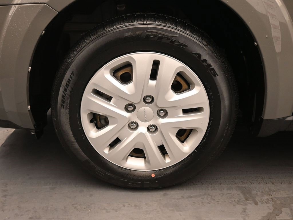 Used 2019 Dodge Journey SE image 12