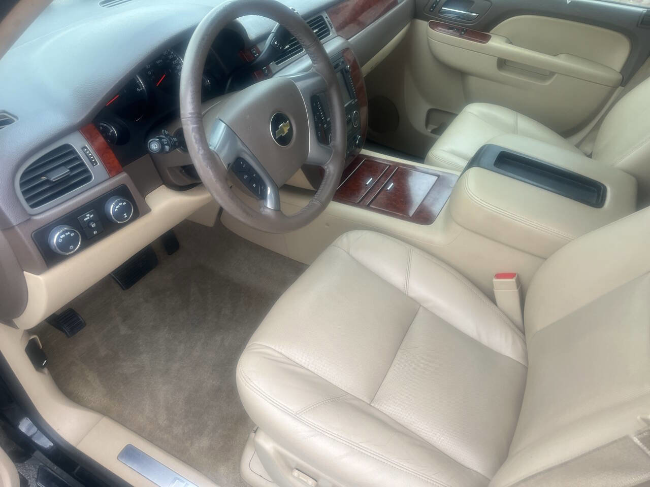 Used 2013 Chevrolet Suburban LTZ image 17