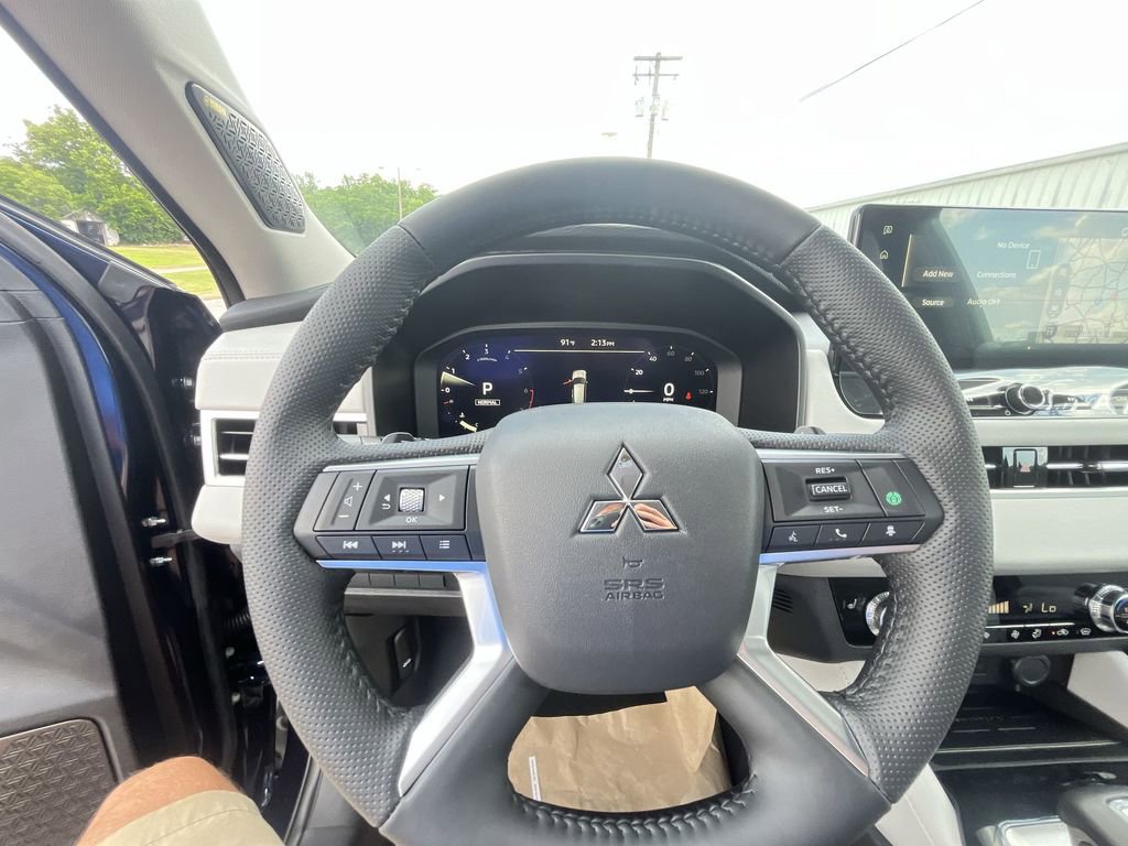 New 2025 Mitsubishi Outlander SE image 14