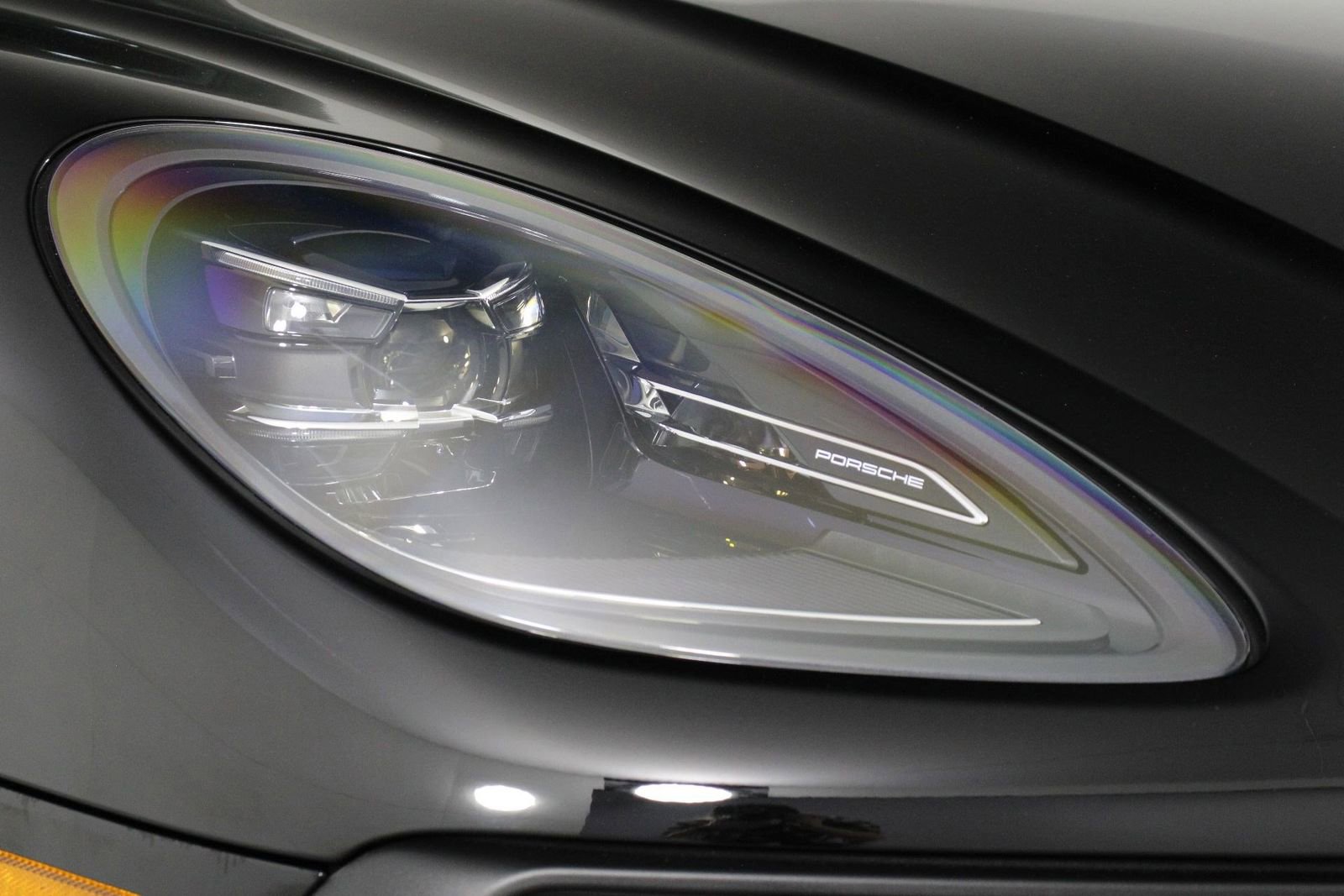 Certified 2025 Porsche Macan image 28