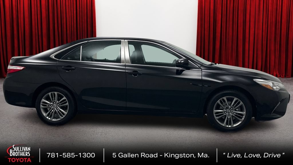 Used 2016 Toyota Camry SE w/ Moonroof Package FWD image 4