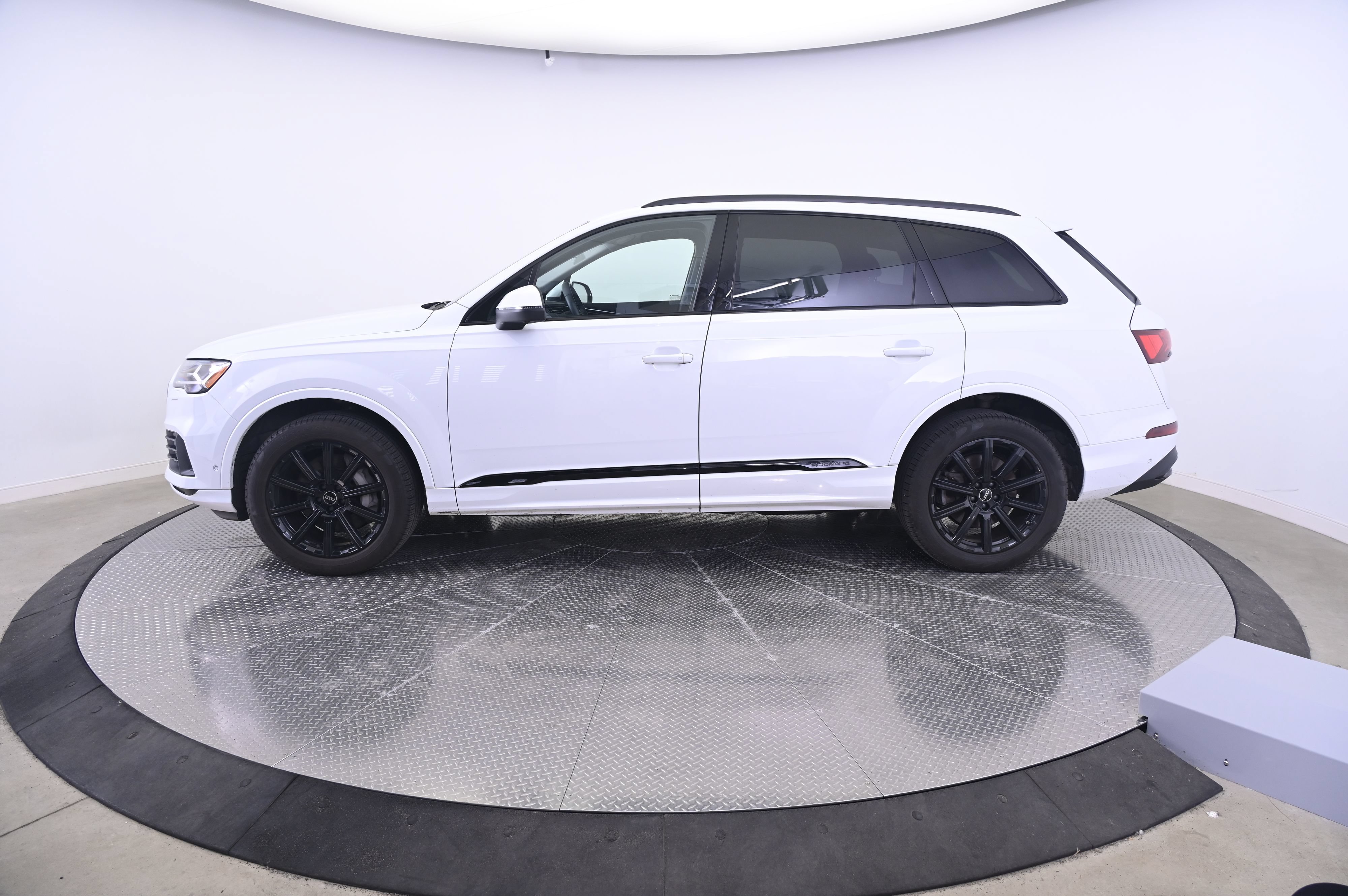 Used 2023 Audi Q7 2.0T Premium Plus w/ Premium Plus Package AWD/4WD image 2