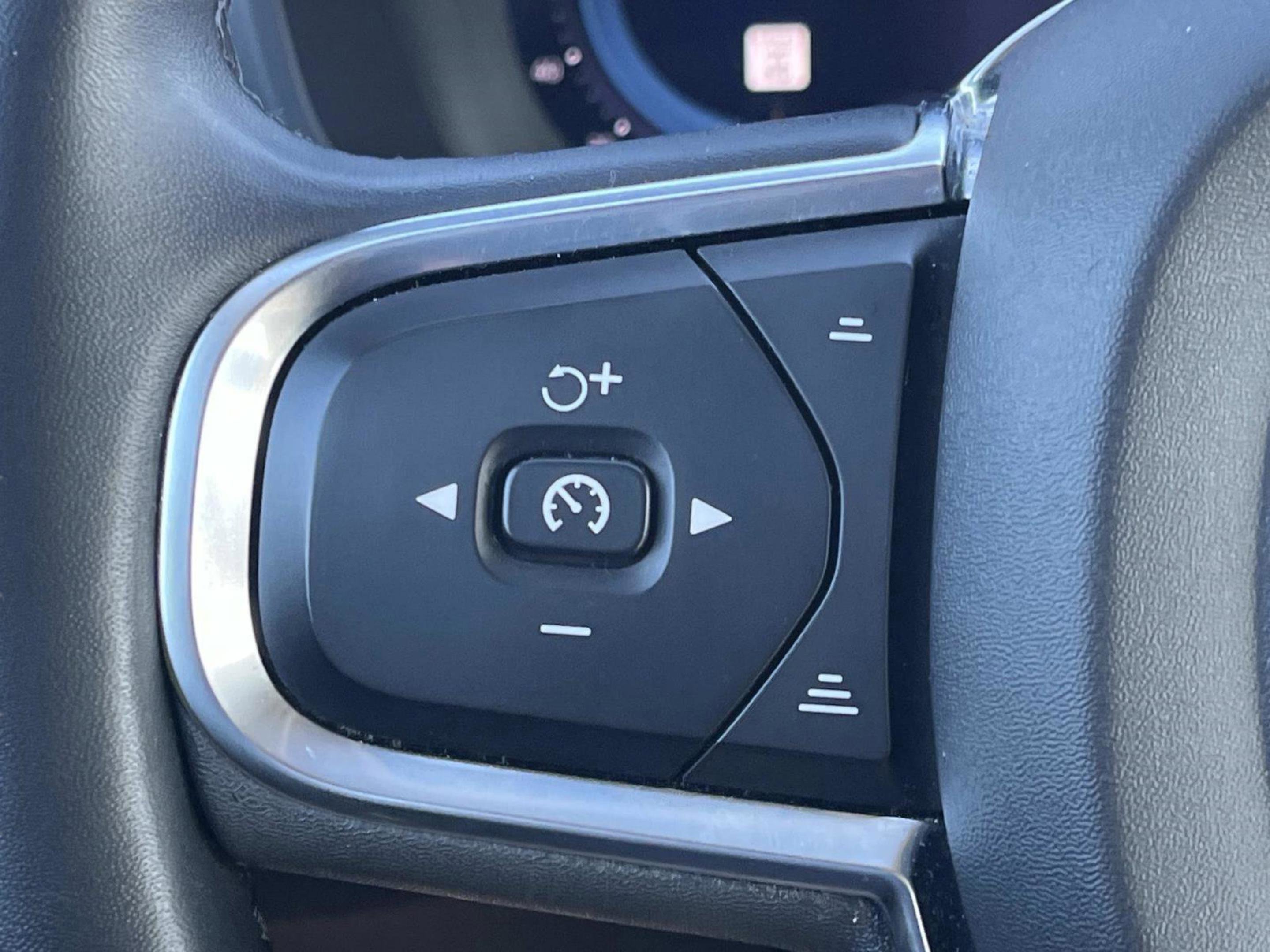 Used 2024 Volvo S60 B5 Core image 31