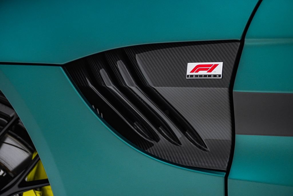 Used 2023 Aston Martin V8 Vantage Coupe RWD image 16