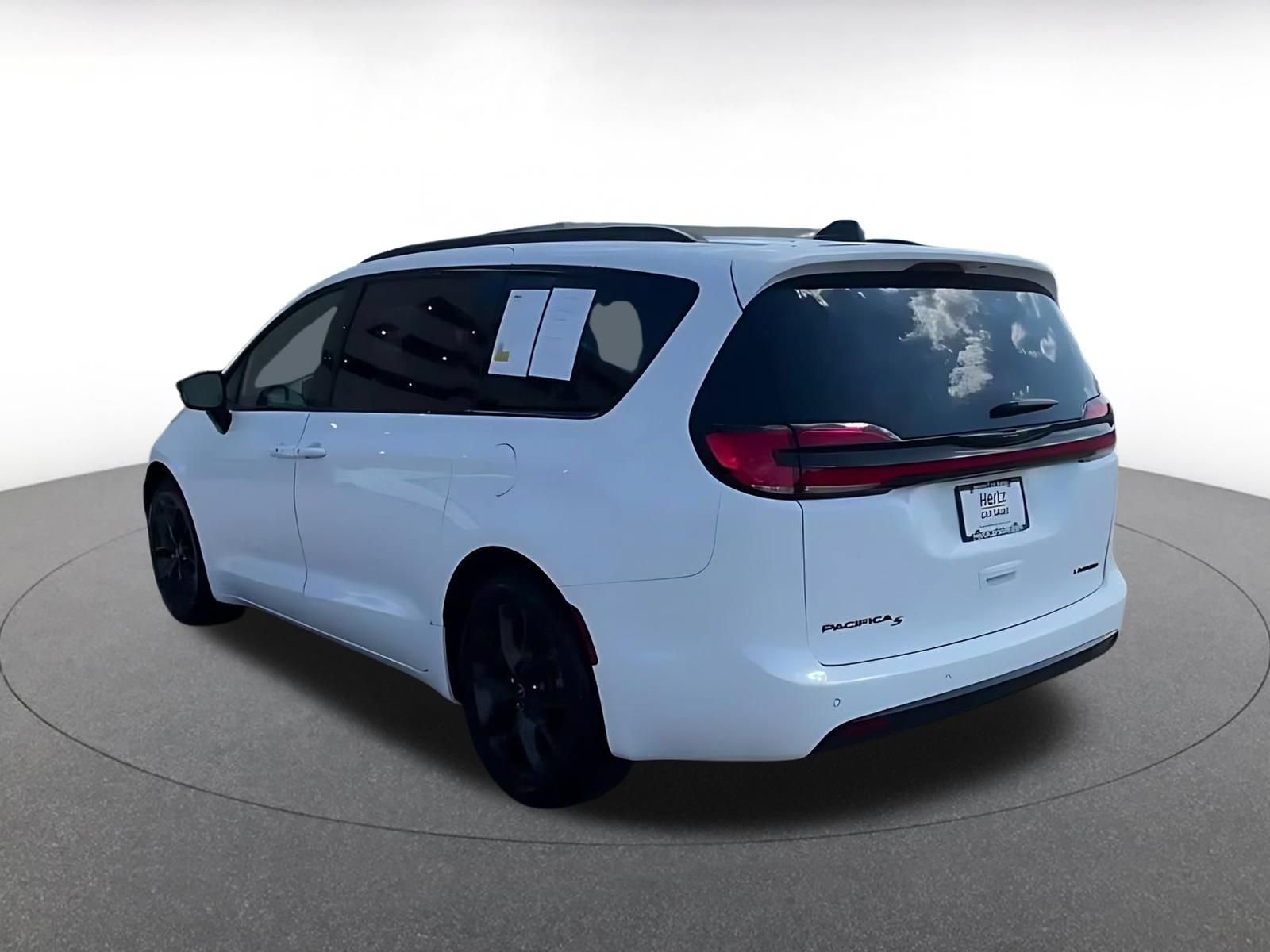 Used 2025 Chrysler Pacifica Limited FWD image 9