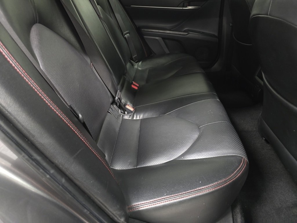 Used 2018 Toyota Camry SE image 16