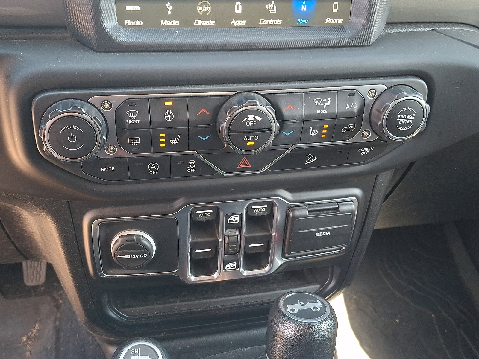 Used 2018 Jeep Wrangler Unlimited Sahara AWD/4WD image 15
