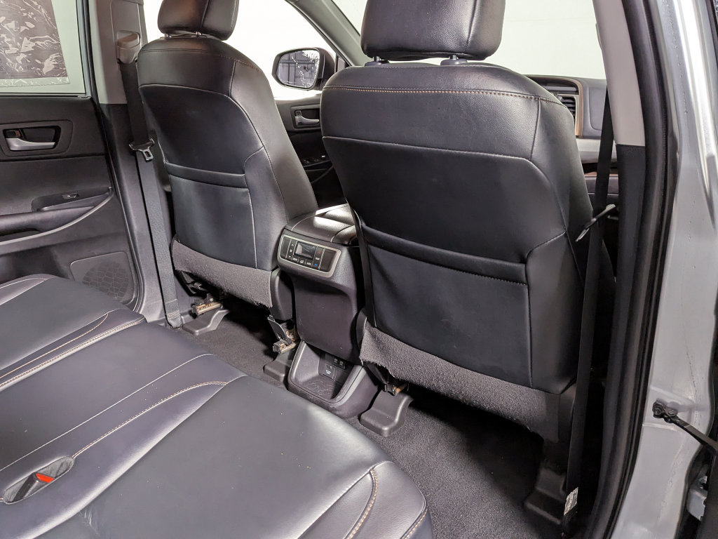 Used 2019 Toyota Highlander XLE AWD/4WD image 39