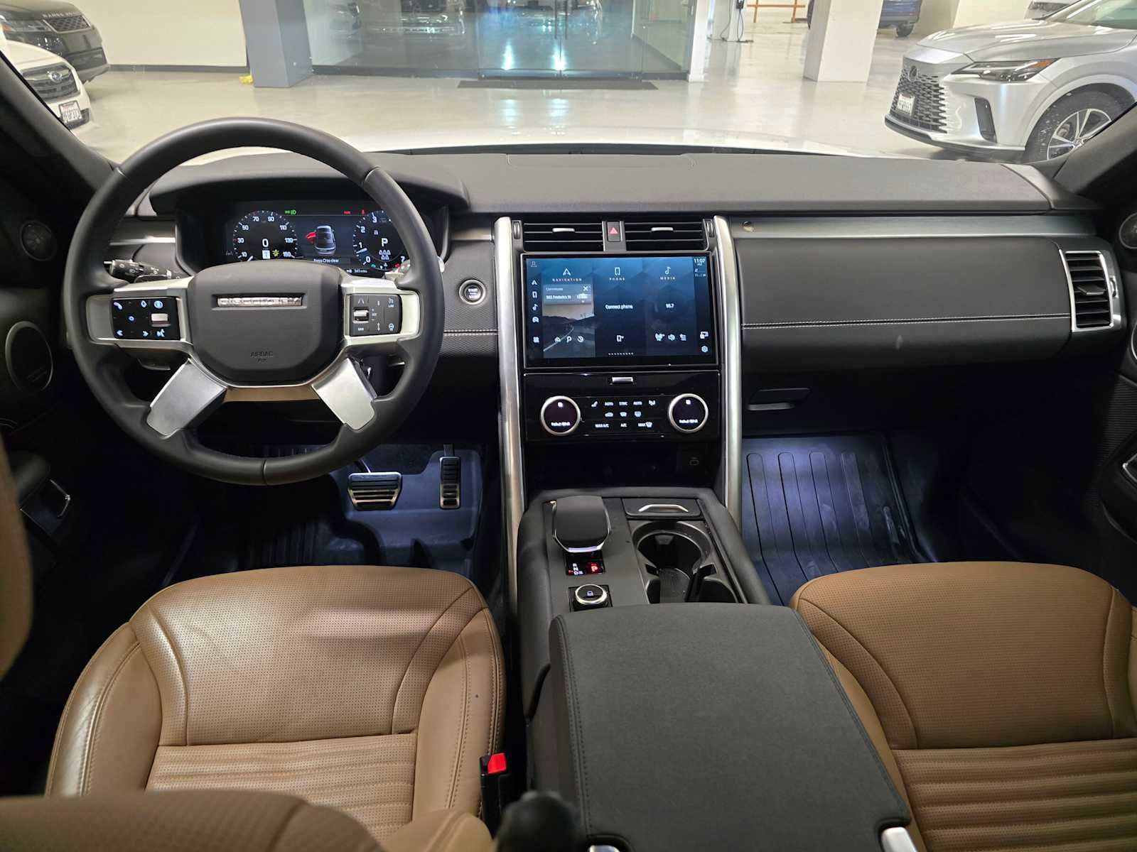 Used 2025 Land Rover Discovery Dynamic SE image 20